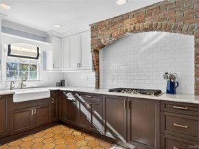 7 Shore Road, Manhasset NY 11030