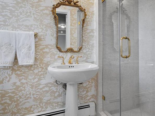 7 Shore Road, Manhasset NY 11030