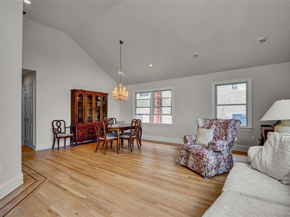 17 Singworth Street, Oyster Bay NY 11771