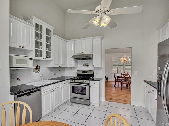 17 Singworth Street, Oyster Bay NY 11771