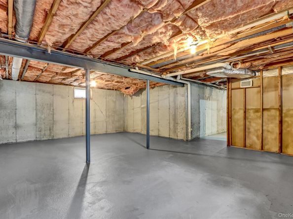 17 Singworth Street, Oyster Bay NY 11771