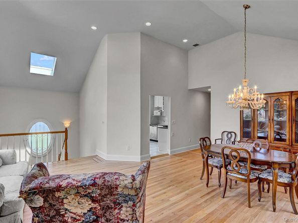 17 Singworth Street, Oyster Bay NY 11771