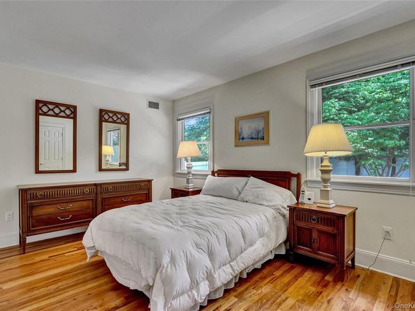 17 Singworth Street, Oyster Bay NY 11771