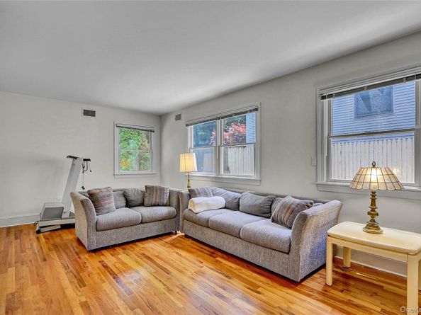 17 Singworth Street, Oyster Bay NY 11771