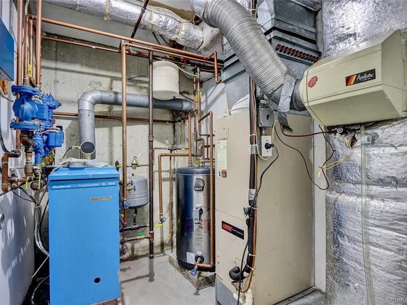 17 Singworth Street, Oyster Bay NY 11771