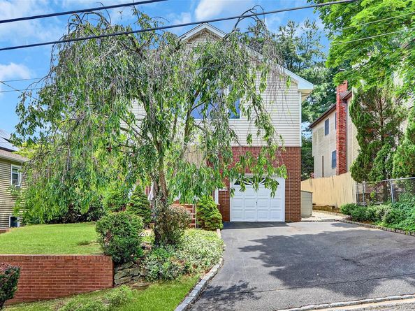 17 Singworth Street, Oyster Bay NY 11771