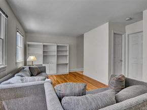 17 Singworth Street, Oyster Bay NY 11771