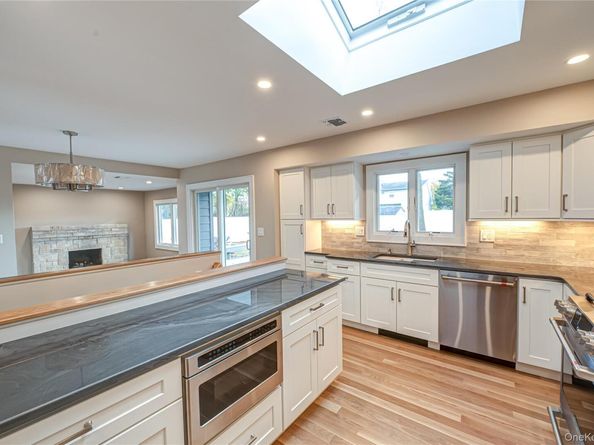 31 Boulevard Avenue, West Islip NY 11795