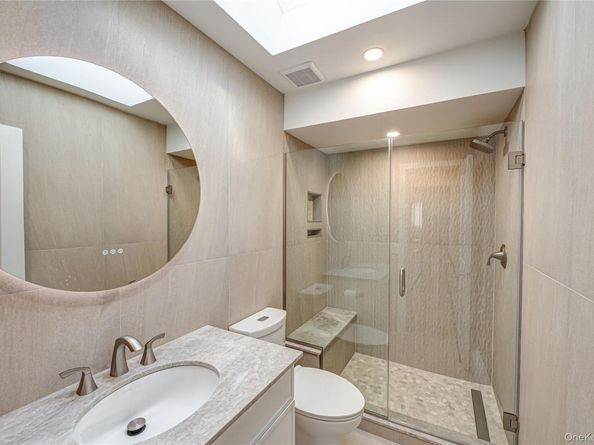 31 Boulevard Avenue, West Islip NY 11795