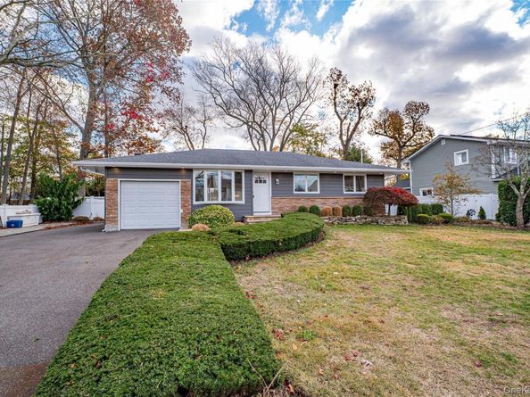 31 Boulevard Avenue, West Islip NY 11795