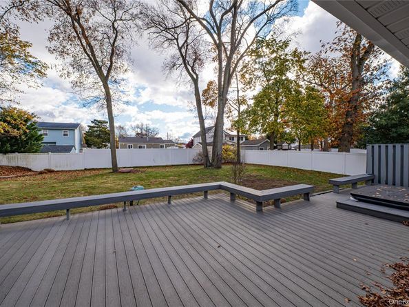 31 Boulevard Avenue, West Islip NY 11795