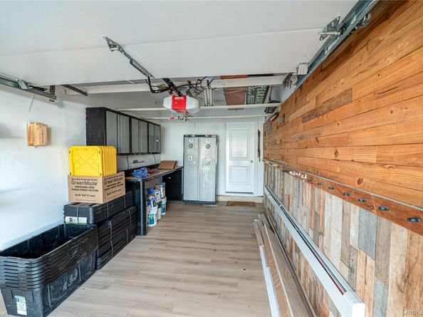 31 Boulevard Avenue, West Islip NY 11795