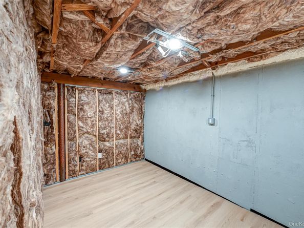 31 Boulevard Avenue, West Islip NY 11795