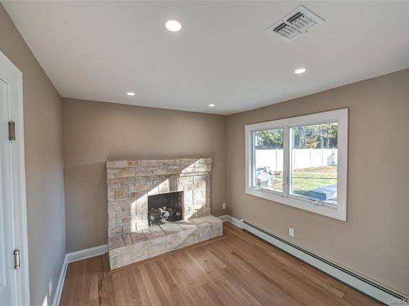 31 Boulevard Avenue, West Islip NY 11795