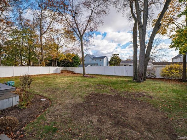 31 Boulevard Avenue, West Islip NY 11795