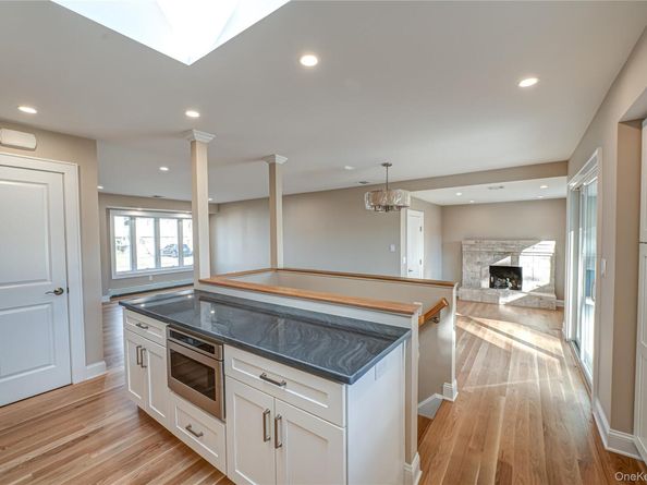 31 Boulevard Avenue, West Islip NY 11795