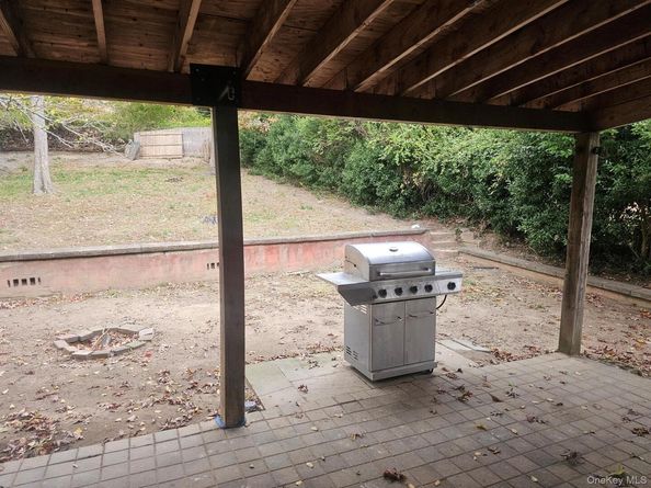 11 Edgewood Avenue, Farmingville NY 11738