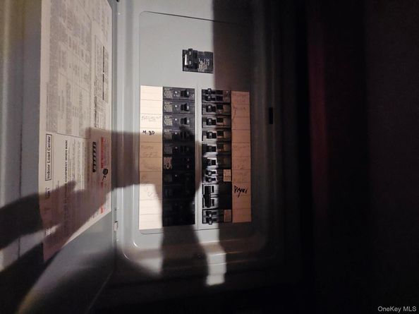 11 Edgewood Avenue, Farmingville NY 11738