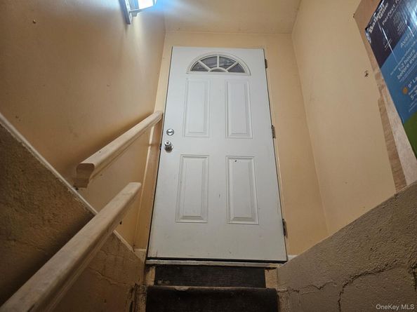 11 Edgewood Avenue, Farmingville NY 11738