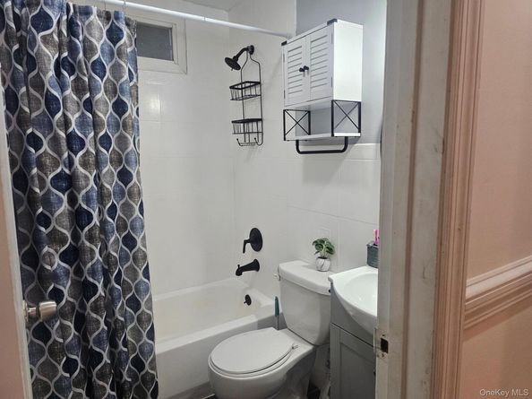 11 Edgewood Avenue, Farmingville NY 11738