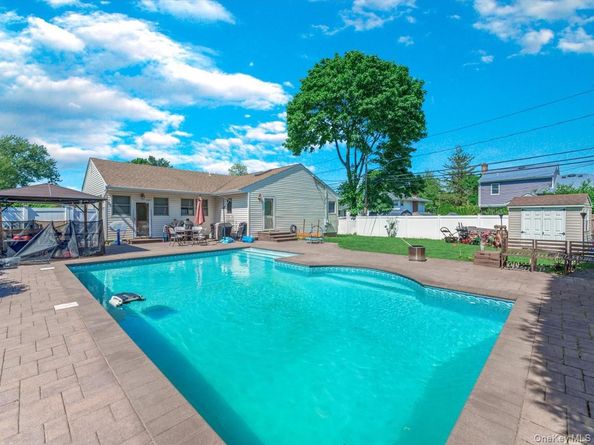 4 Whitebirch Lane, Commack NY 11725