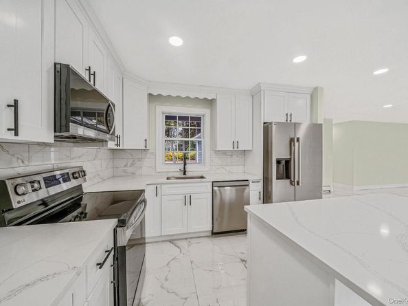 50 7th Street, Saint James NY 11780