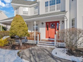 5 Old Neck Court, Manorville NY 11949