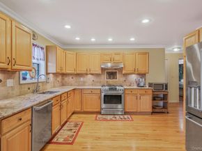 5 Old Neck Court, Manorville NY 11949