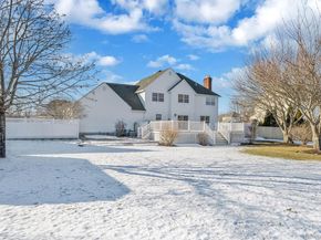 5 Old Neck Court, Manorville NY 11949
