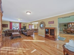 5 Old Neck Court, Manorville NY 11949