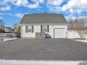 5 Old Neck Court, Manorville NY 11949