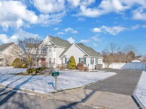 5 Old Neck Court, Manorville NY 11949