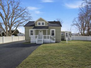 78 Roslyn Street, Islip Terrace NY 11752