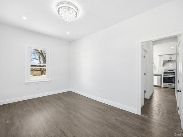 78 Roslyn Street, Islip Terrace NY 11752