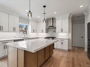 35 Main Parkway, Plainview NY 11803