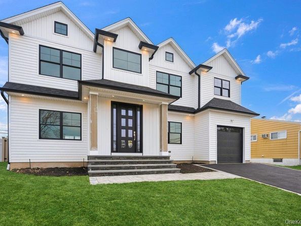 35 Main Parkway, Plainview NY 11803