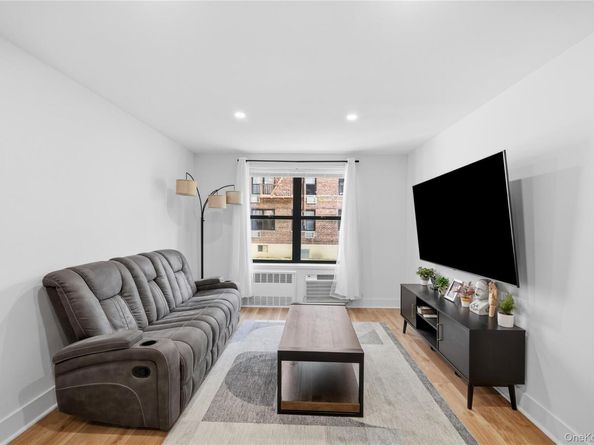 226-26 Union Turnpike 1R, Bayside NY 11364