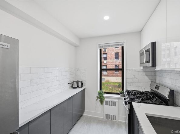 226-26 Union Turnpike 1R, Bayside NY 11364