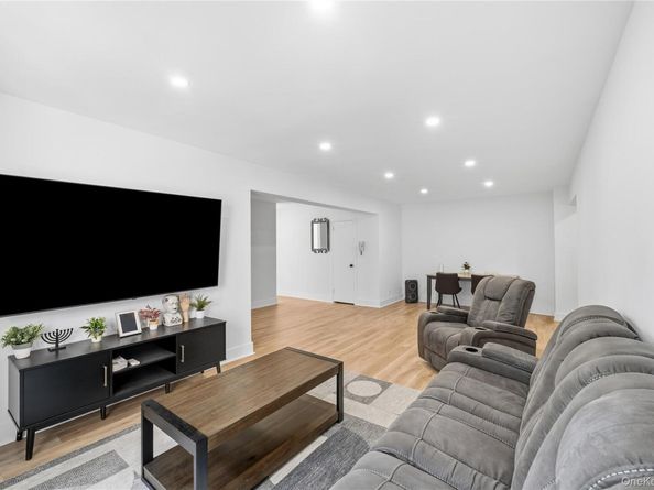 226-26 Union Turnpike 1R, Bayside NY 11364