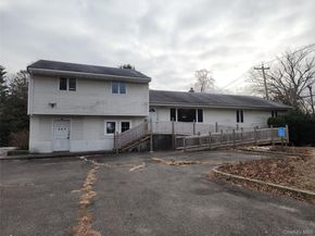 624 Montauk Highway, West Islip NY 11795