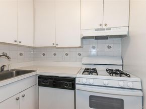 25 PARK Place 2G, Great Neck NY 11021