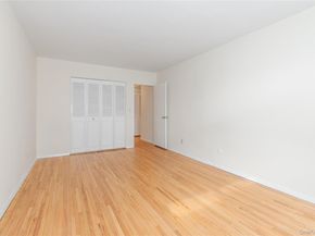 25 PARK Place 2G, Great Neck NY 11021