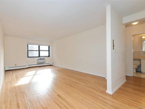 25 PARK Place 2G, Great Neck NY 11021