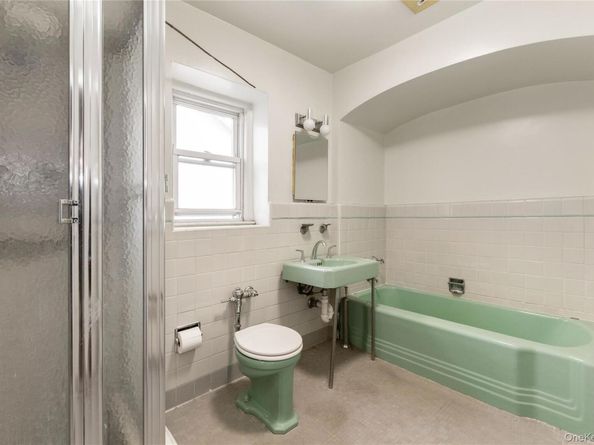 18547 80th Road, Jamaica Estates NY 11432