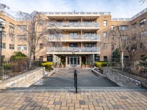 25 Park Place 2C, Great Neck NY 11021