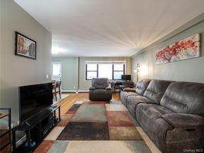 25 Park Place 2C, Great Neck NY 11021