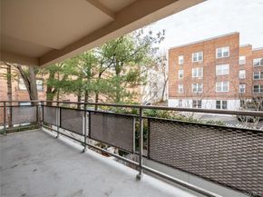 25 Park Place 2C, Great Neck NY 11021