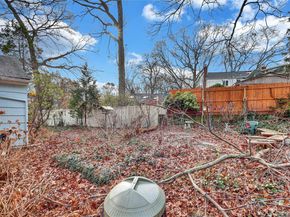 24 Piermont Court, Melville NY 11747