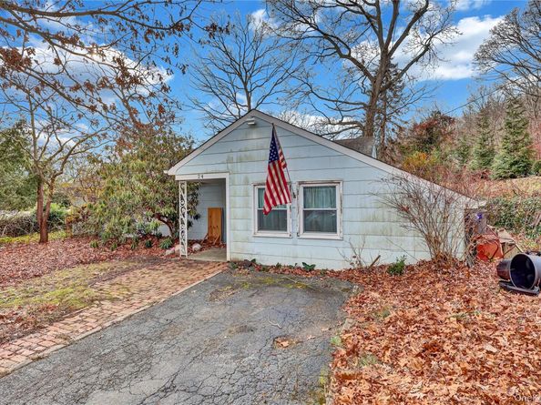 24 Piermont Court, Melville NY 11747