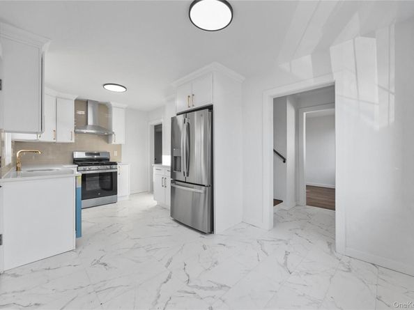 119 E Pennywood Avenue, Roosevelt NY 11575